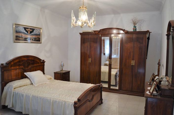 Image No.16-5 Bed Townhouse for sale