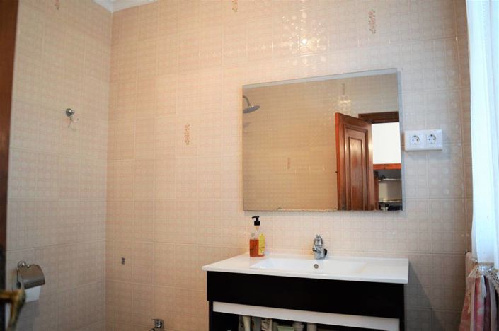 Image No.17-5 Bed Townhouse for sale