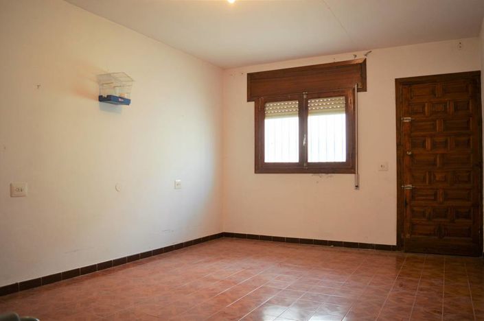 Image No.22-5 Bed Townhouse for sale