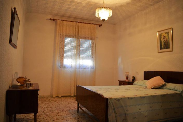 Image No.23-5 Bed Townhouse for sale