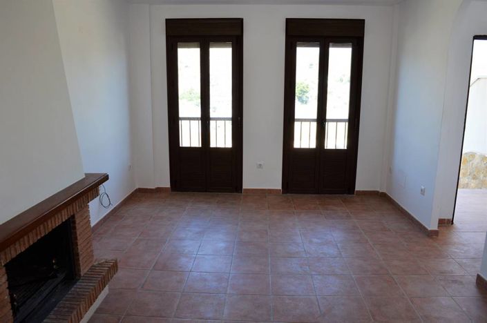 Image No.11-2 Bed Townhouse for sale