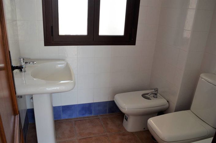 Image No.19-2 Bed Townhouse for sale