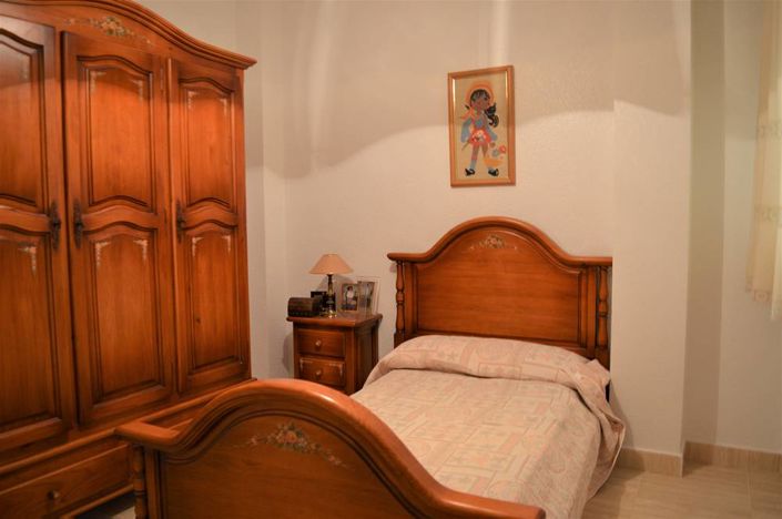 Image No.19-5 Bed Townhouse for sale