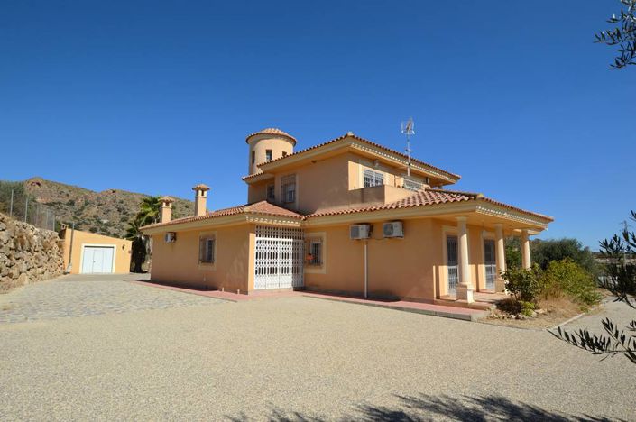 Image No.4-4 Bed Villa for sale