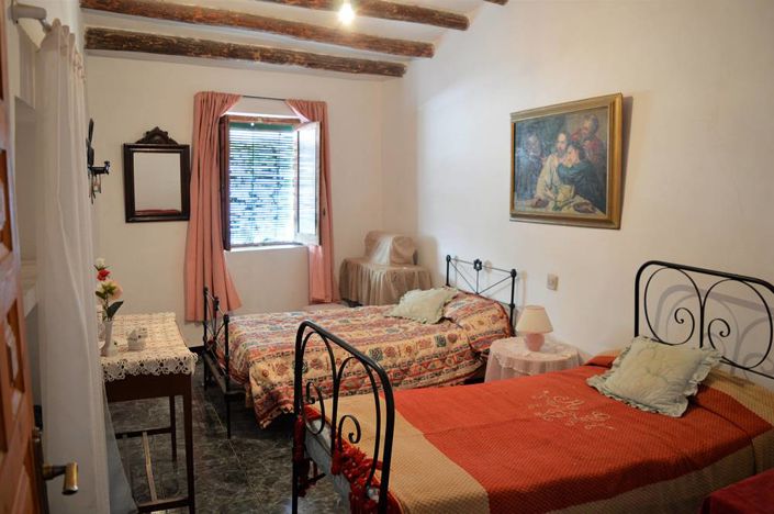 Image No.18-5 Bed Townhouse for sale