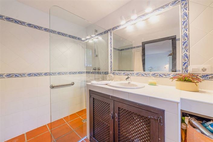 Image No.23-6 Bed Villa for sale