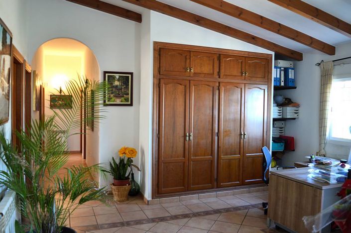 Image No.12-8 Bed Commercial for sale