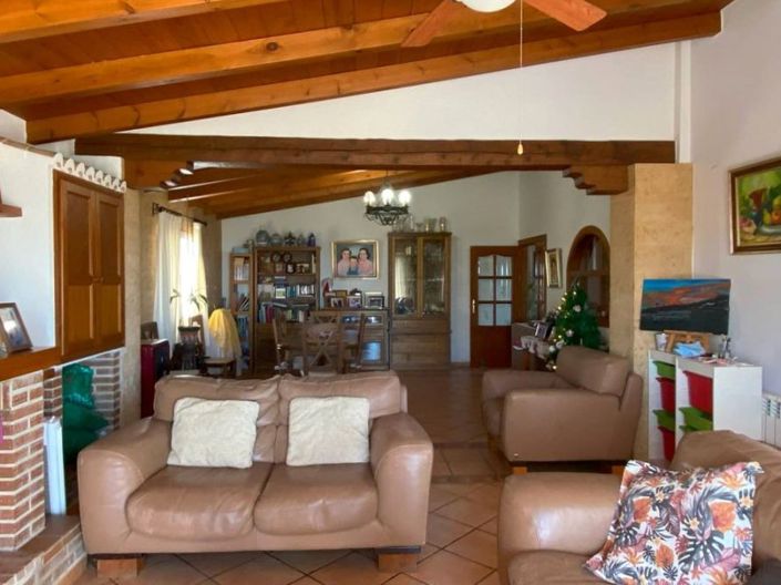 Image No.14-8 Bed Commercial for sale