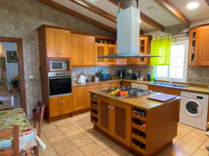 Image No.15-8 Bed Commercial for sale