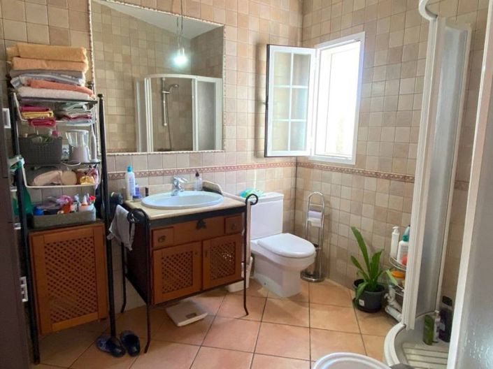 Image No.17-8 Bed Commercial for sale