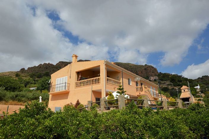 Image No.2-8 Bed Commercial for sale