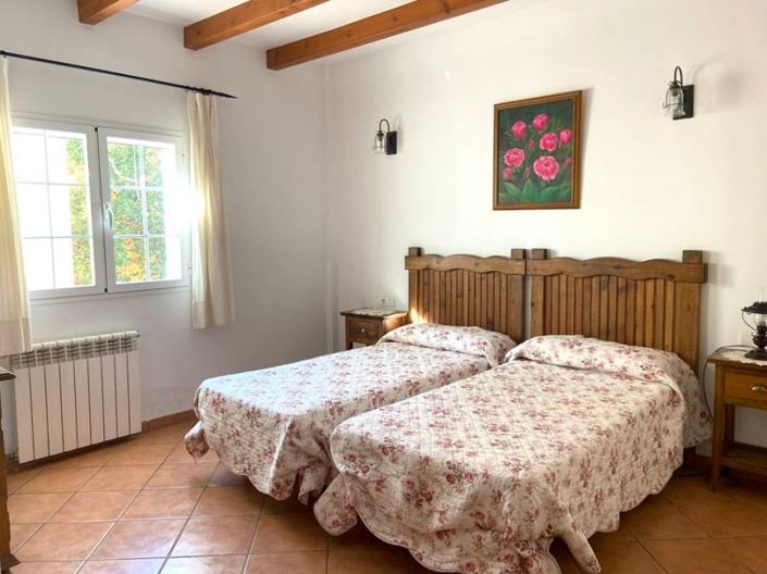 Image No.24-8 Bed Commercial for sale