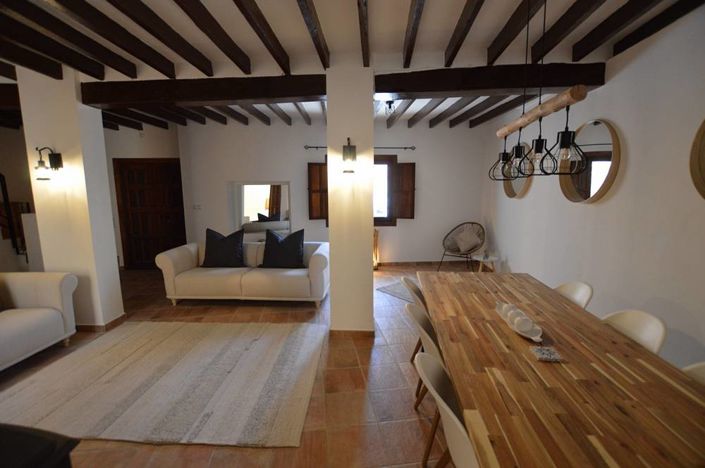 Image No.11-8 Bed Townhouse for sale