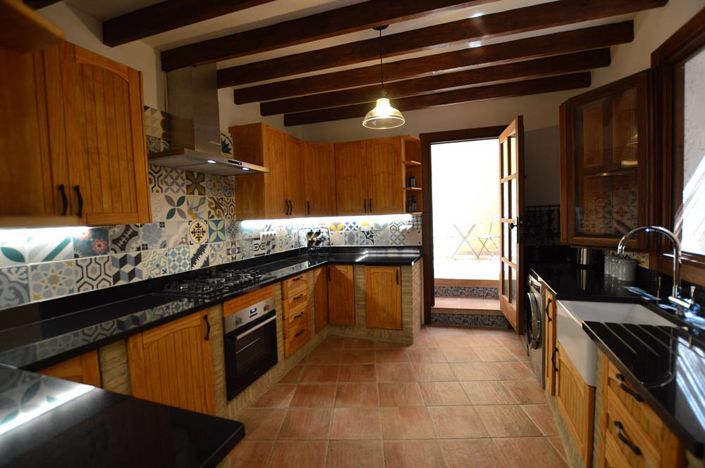 Image No.12-8 Bed Townhouse for sale