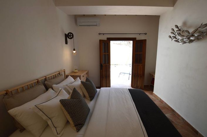 Image No.16-8 Bed Townhouse for sale