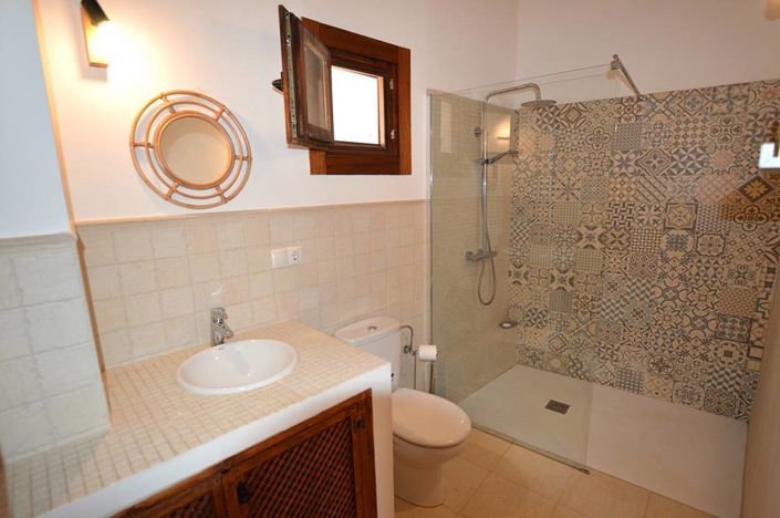 Image No.18-8 Bed Townhouse for sale