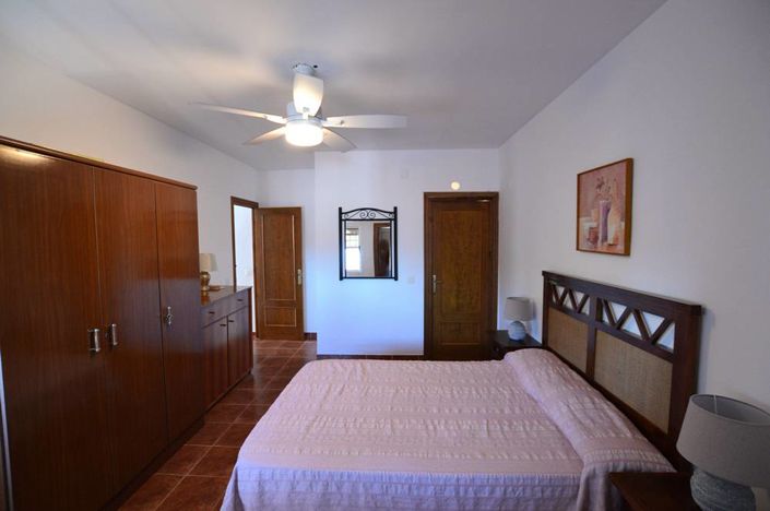 Image No.22-3 Bed Townhouse for sale