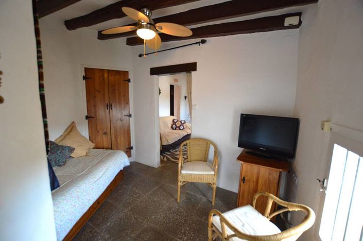 Image No.20-2 Bed Townhouse for sale