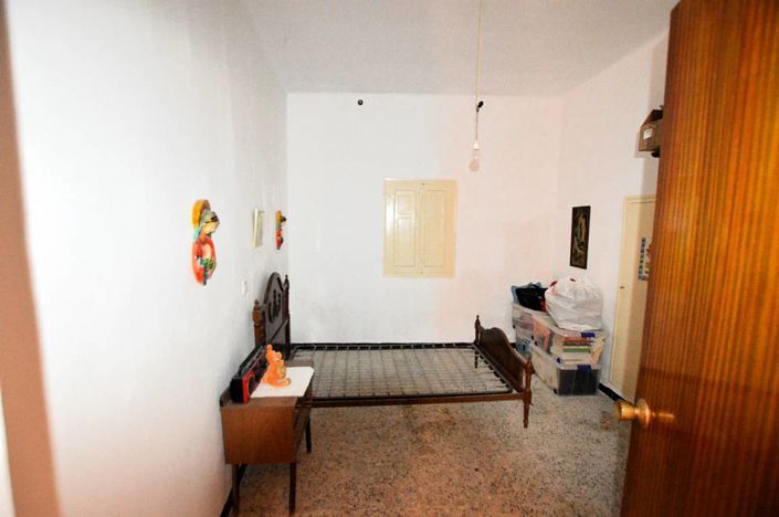 Image No.18-4 Bed Townhouse for sale