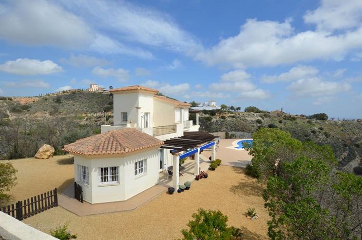 Image No.1-Villa de 4 chambres à vendre à Bédar