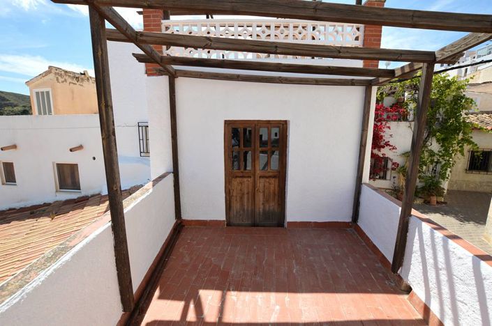 Image No.8-3 Bed Townhouse for sale