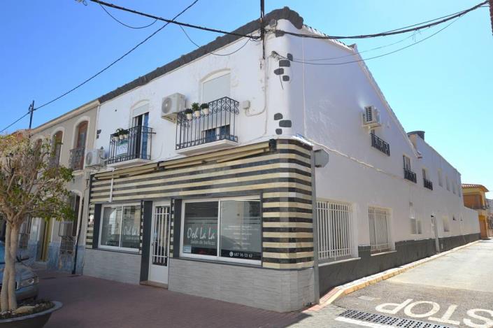 Image No.2-6 Bed Townhouse for sale