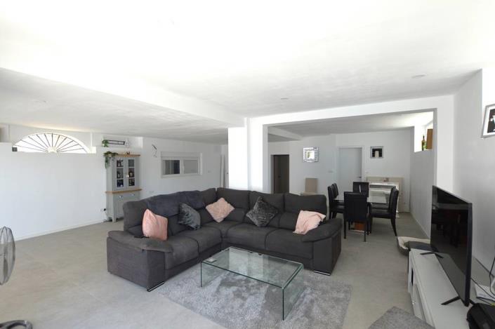 Image No.6-6 Bed Townhouse for sale