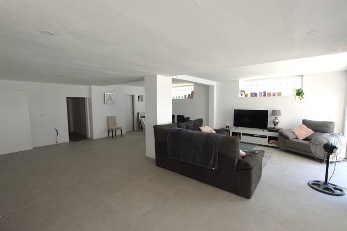 Image No.7-6 Bed Townhouse for sale