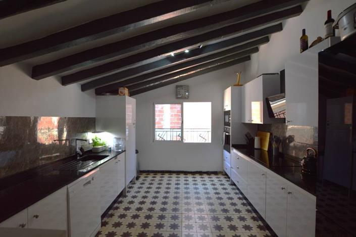 Image No.11-6 Bed Townhouse for sale