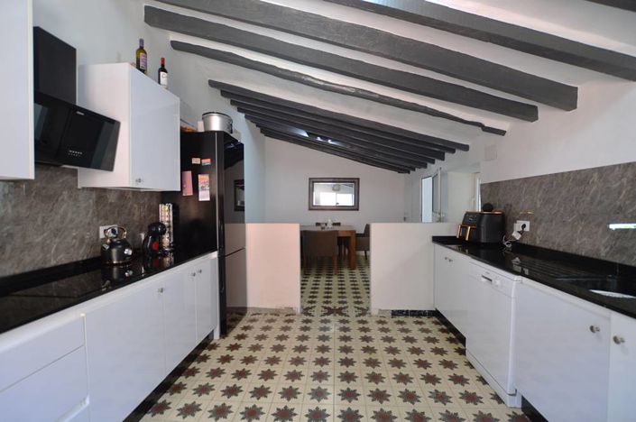 Image No.13-6 Bed Townhouse for sale