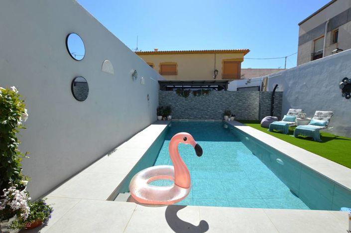 Image No.4-6 Bed Townhouse for sale