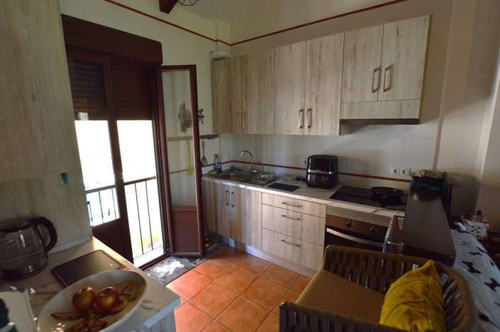 Image No.12-2 Bed Townhouse for sale