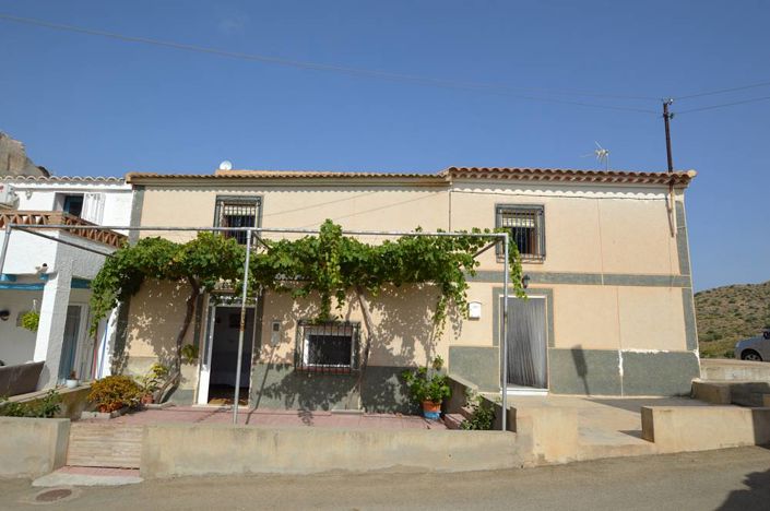 Image No.1-5 Bed Townhouse for sale