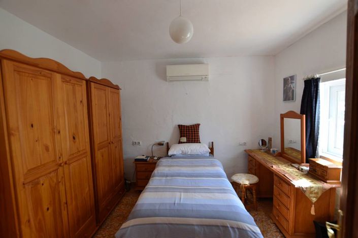 Image No.17-4 Bed Country House for sale