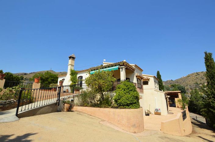 Image No.1-Villa de 4 chambres à vendre à Bédar