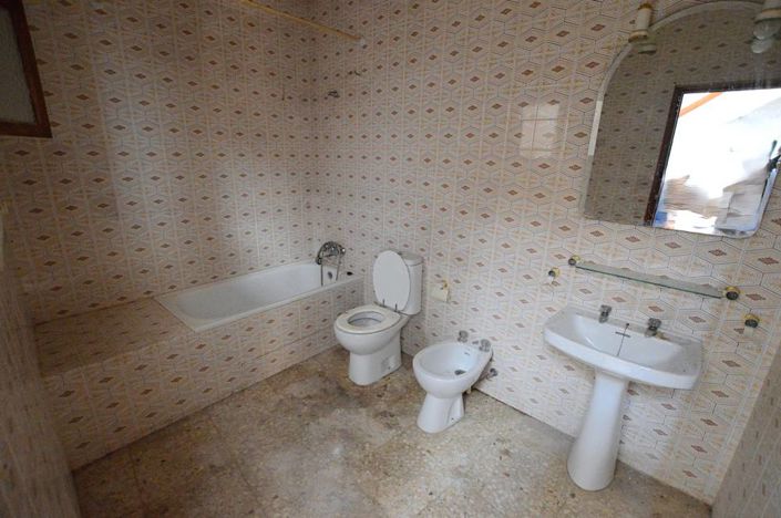 Image No.24-6 Bed Country House for sale