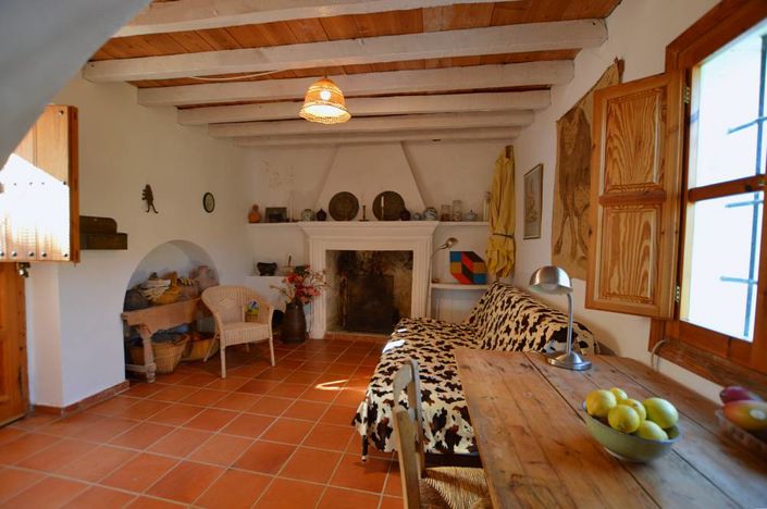 Image No.10-6 Bed Country House for sale