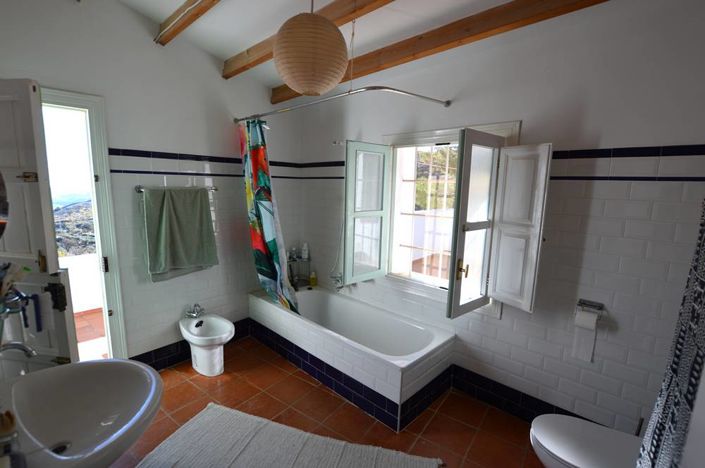 Image No.15-6 Bed Country House for sale