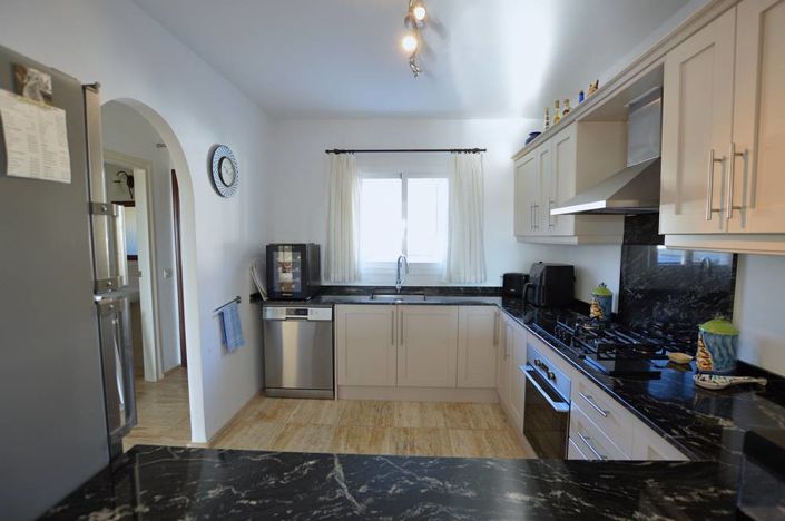 Image No.18-3 Bed Townhouse for sale