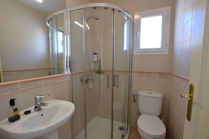 Image No.21-3 Bed Townhouse for sale