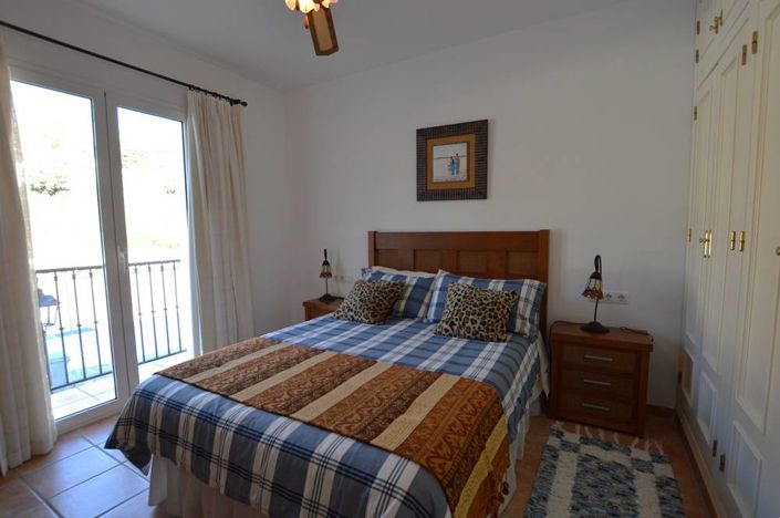 Image No.23-3 Bed Townhouse for sale