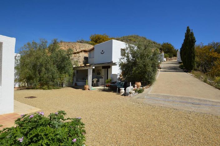 Image No.4-2 Bed Villa for sale