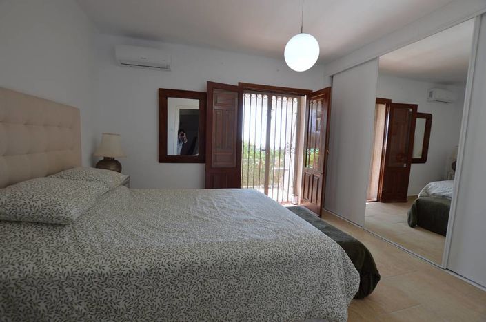 Image No.19-3 Bed Townhouse for sale