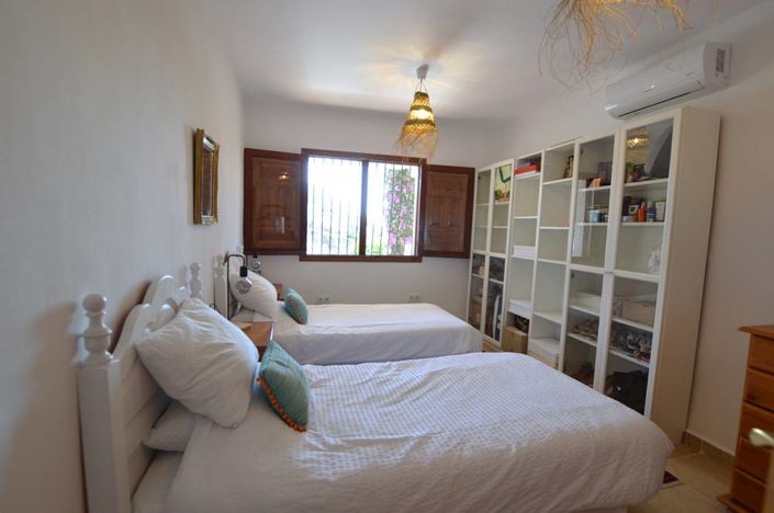 Image No.22-3 Bed Townhouse for sale