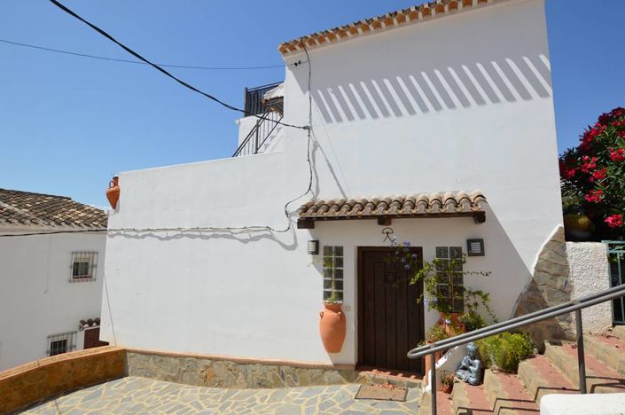 Image No.13-3 Bed Townhouse for sale