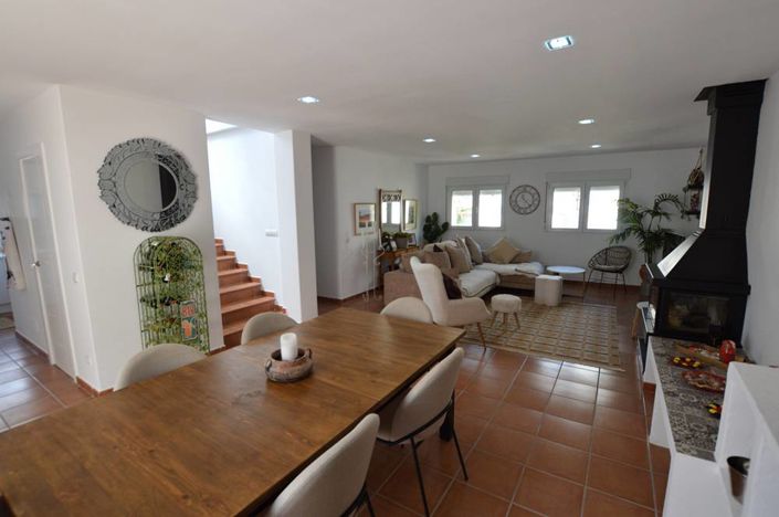 Image No.16-3 Bed Townhouse for sale