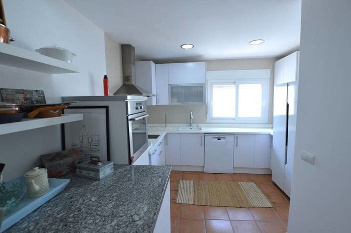 Image No.18-3 Bed Townhouse for sale