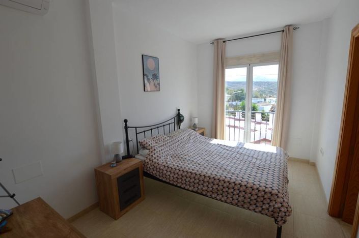 Image No.18-2 Bed Townhouse for sale