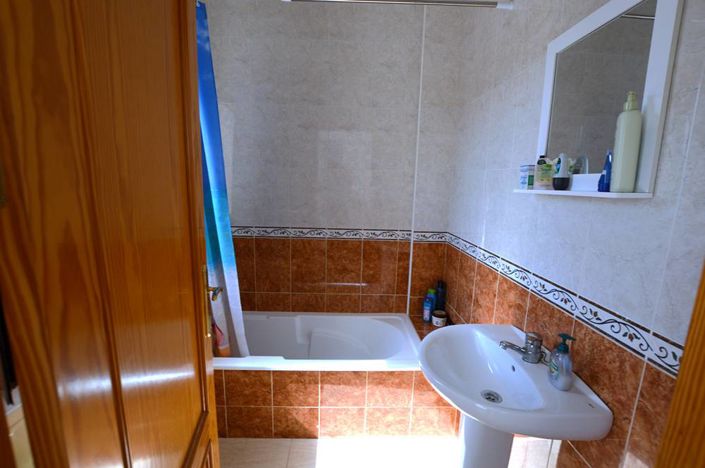Image No.20-2 Bed Townhouse for sale