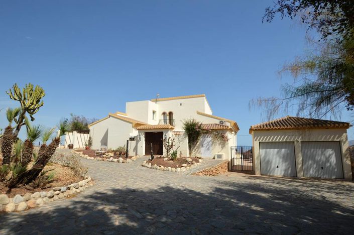 Image No.3-4 Bed Villa for sale